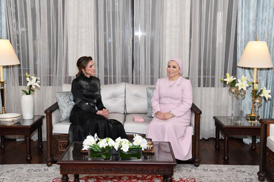 لقاء  السيدة انتصار السيسى والملكة رانيا
