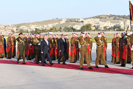 الرئيس السيسى يصل العاصمة الأردنية عمان والملك عبد الله يستقبله (3)