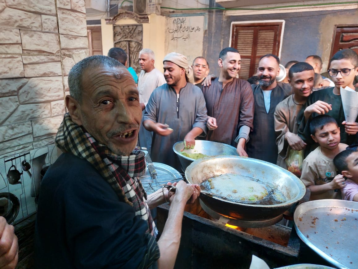 توزيع 1500 سندويتش مجاناً إحتفالات بعيد الفطر بمدينة إسنا