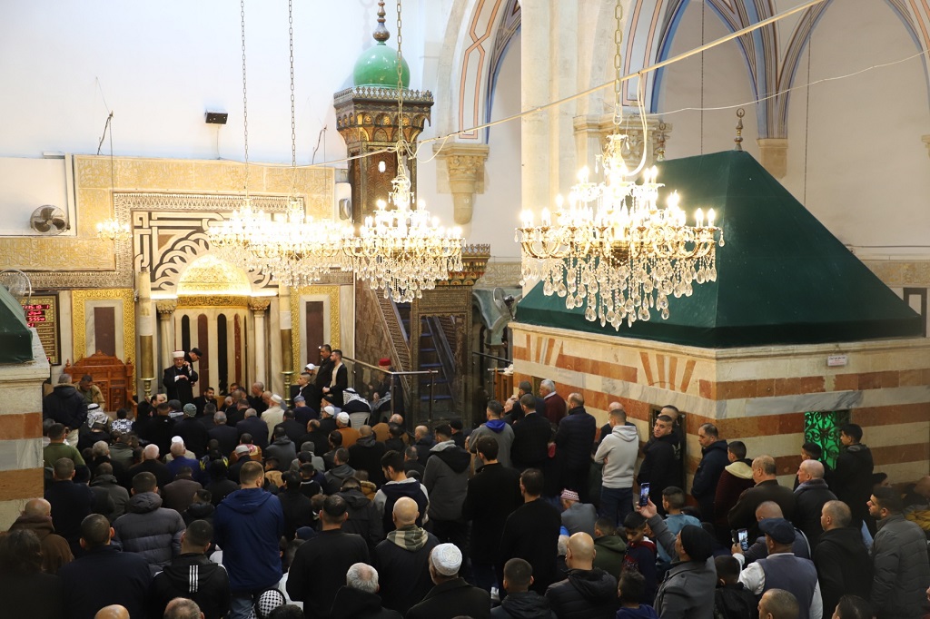 صلاة عيد الفطر في المسجد الإبراهيمي في الخليل