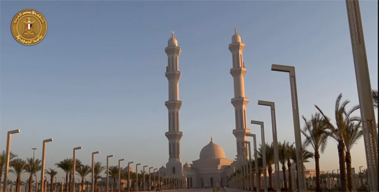 الرئيس السيسي يؤدى صلاة العيد بالعاصمة الإدارية (4)
