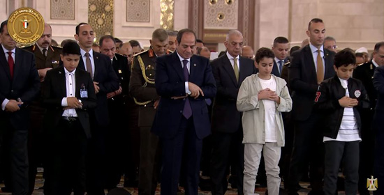 الرئيس السيسي يؤدى صلاة العيد بالعاصمة الإدارية (5)