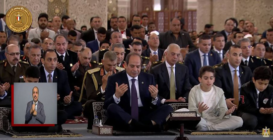 الرئيس السيسي يؤدى صلاة العيد بالعاصمة الإدارية (8)
