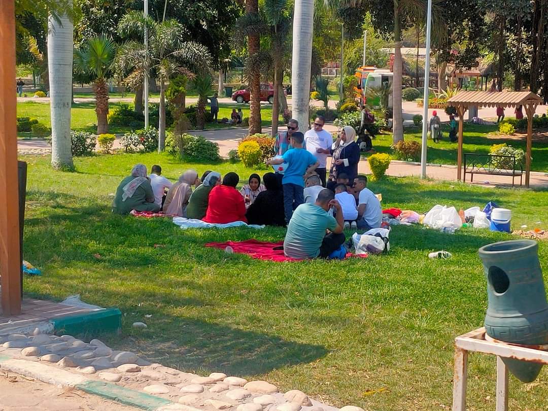 حدائق القناطر الخيرية تستقبل المواطنين والأسر في ثاني أيام عيد الفطر (7)