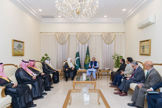 رئيس الوزراء الباكستاني يستقبل أمينَ عام رابطة العالم الإسلامي (2)