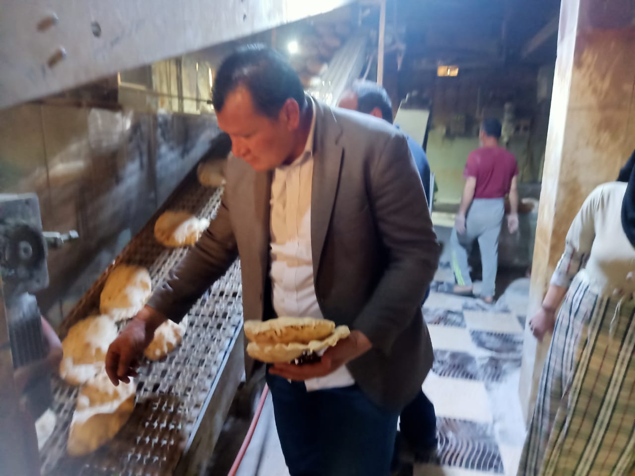 متابعة انتاج الخبز بالمخابز بكفر الشيخ