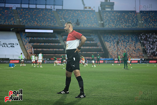 طاقم تحكيم مباراة القمة (1)