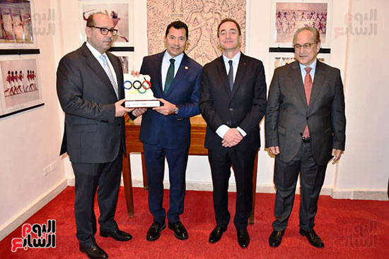 ياسر ادريس و سفير فرنسا و رئيس البارالمبية مع أشرف صبحى