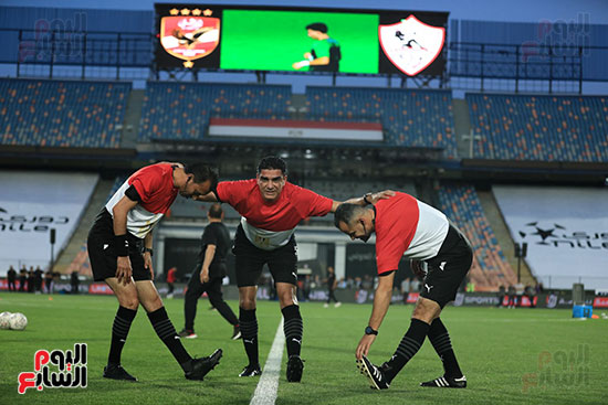 طاقم تحكيم مباراة القمة (5)