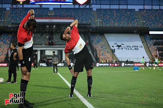 طاقم تحكيم مباراة القمة (2)