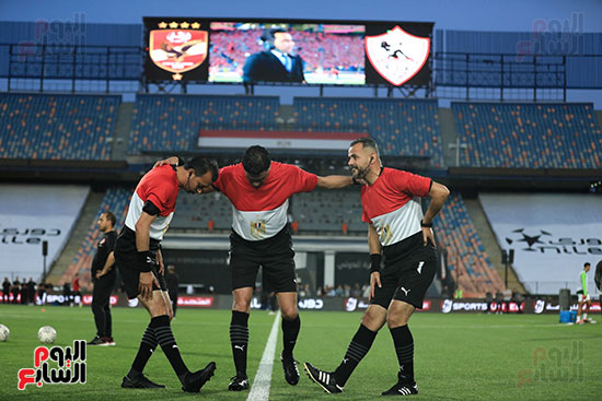 طاقم تحكيم مباراة القمة (7)