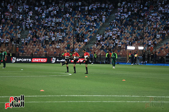 طاقم تحكيم مباراة القمة (10)