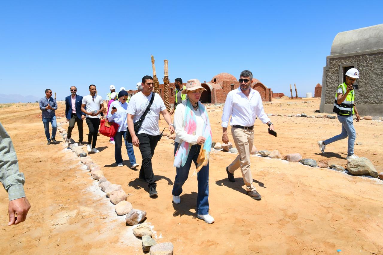 وزيرة البيئة فى قرية الغرقانة بمحمية نبق جنوب سيناء
