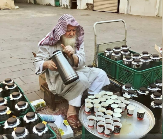 وفاة الحاج أبو السباع بعد استضافته لزوار المسجد النبوى لـ40 عاما.. فيديو وصور - اليوم السابع