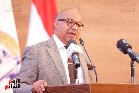 الدكتور ابراهيم عشماوى مساعد أول وزير التموين (6)