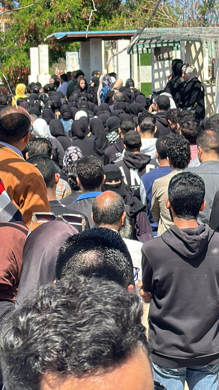 أعداد كبيرة أعداد كبيرة