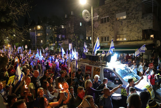 مظاهرات مطالبة باقالة رئيس الوزراء الإسرائيلى