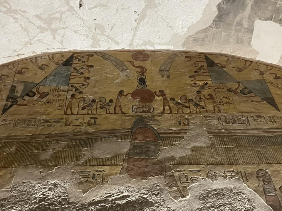 ألوان مبهجة على جدران مقبرة الملك مرنبتاح