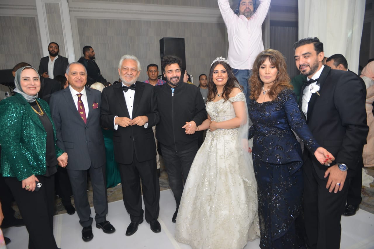حفل زفاف ابنه المطربة المعتزلة حنان