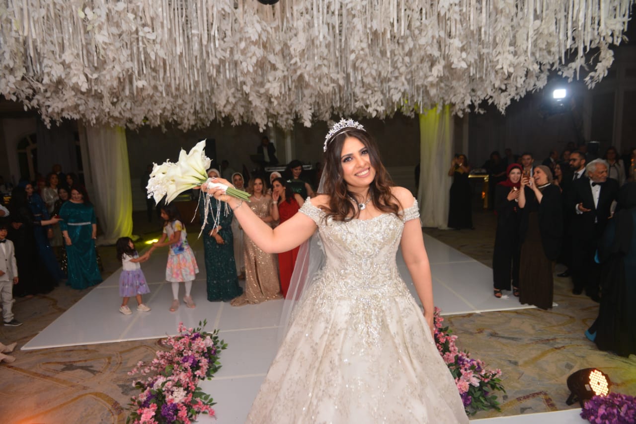 ابنه المطربة المعتزلة حنان تحتفل بزفاف ابنتها وسط الأهل والأقارب