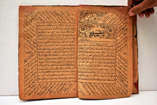القرآن-الكريم-الإسلامي-العتيق-الخط-العربي-المترجم-الأردية-حوالي-عام-1924