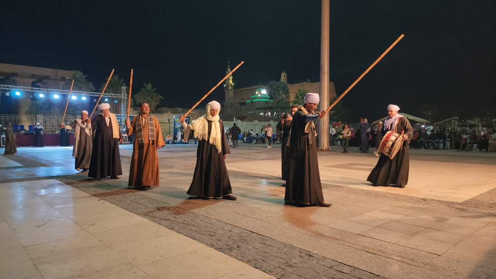 ملوك اللعبة خلال رقصة جماعية بساحة أبو الحجاج