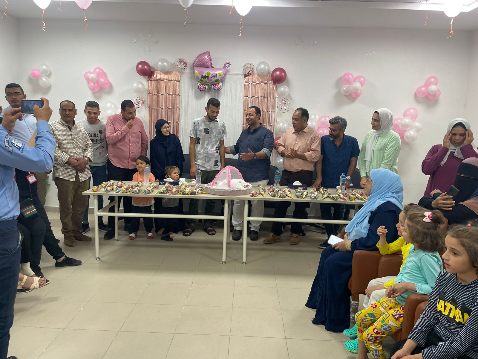 احتفال بسبوع أول مولودة فلسطينية داخل مستشفى إهناسيا