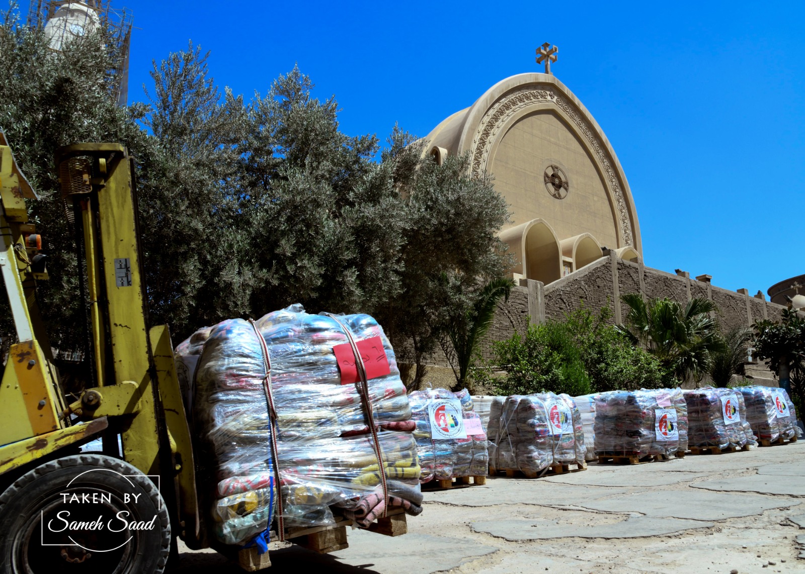 مشاركة أسقفية الخدمات بالكنيسة في القافلة السابعة لمبادرة مسافة السكة لاهالينا في غزة (1)
