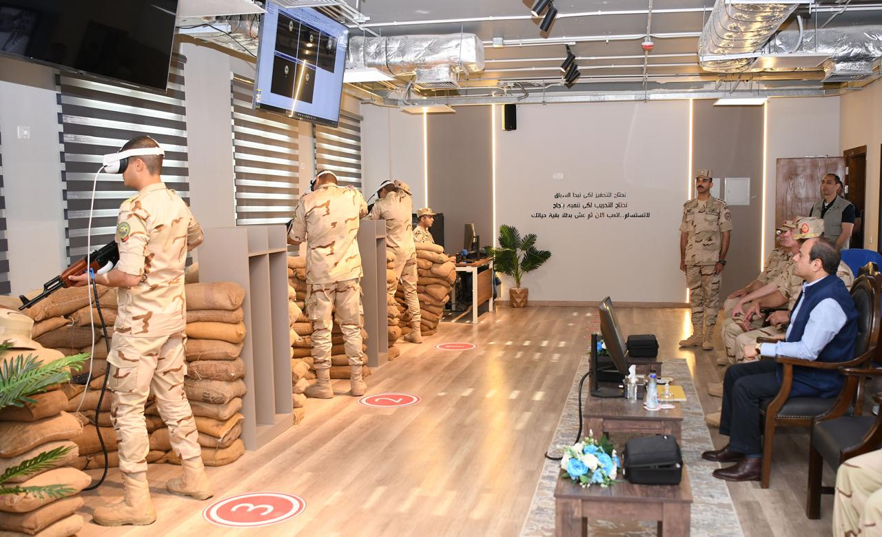 الرئيس السيسي يتابع التدريبات داخل الكاديمية العسكرية