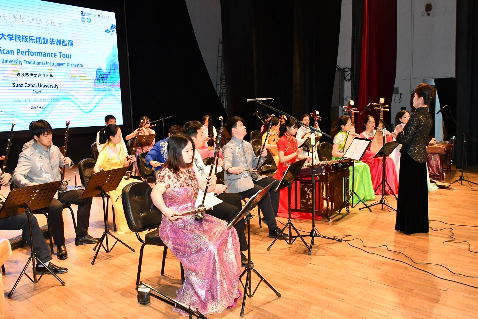 فقرات غنائية متنوعة للفرقة الموسيقية لجامعة نانجينغ (1)