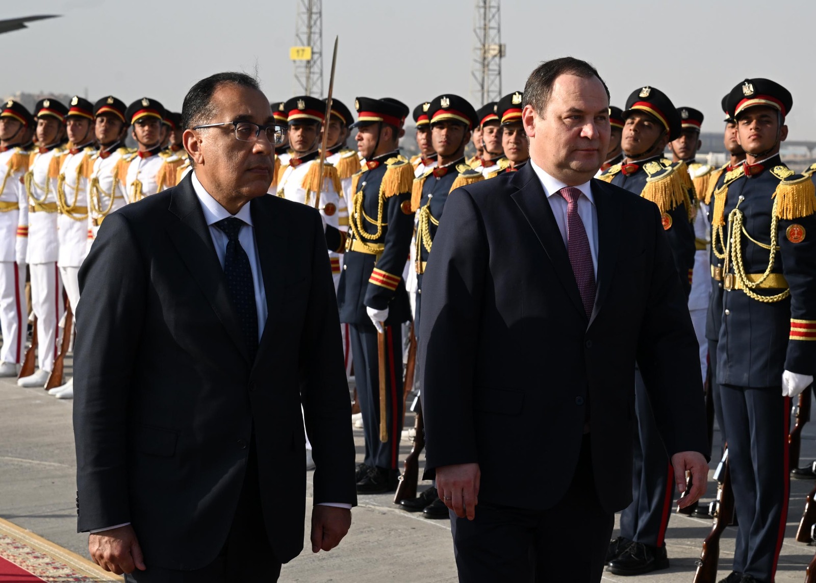 رئيس الوزراء يستقبل نظيره البيلاروسي بمطار القاهرة (1)