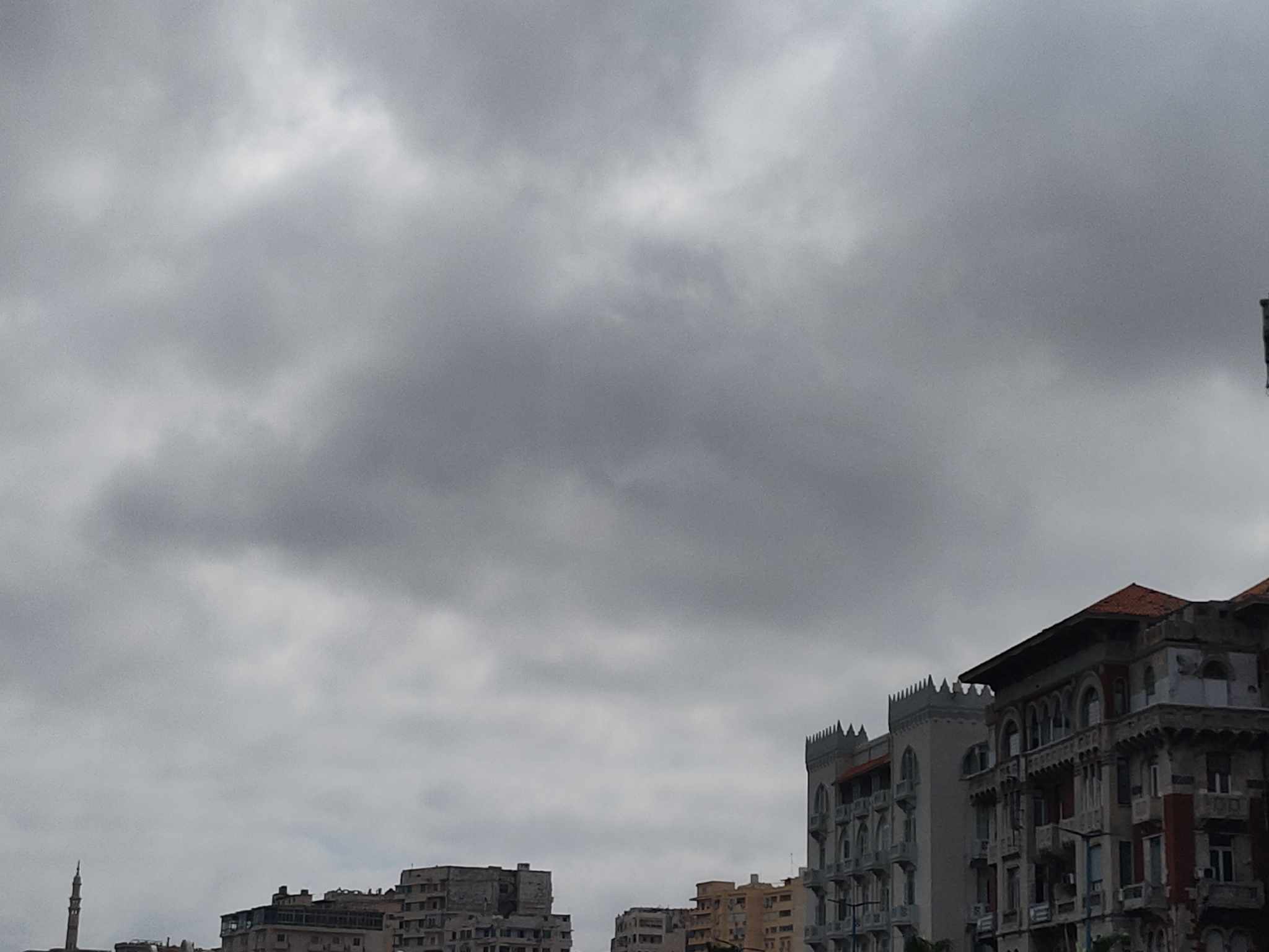سحب منخفضة وغيوم في الإسكندرية