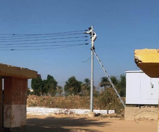 مشروع تركيب محولات كهرباء بقرية بلانة بأسوان (6)