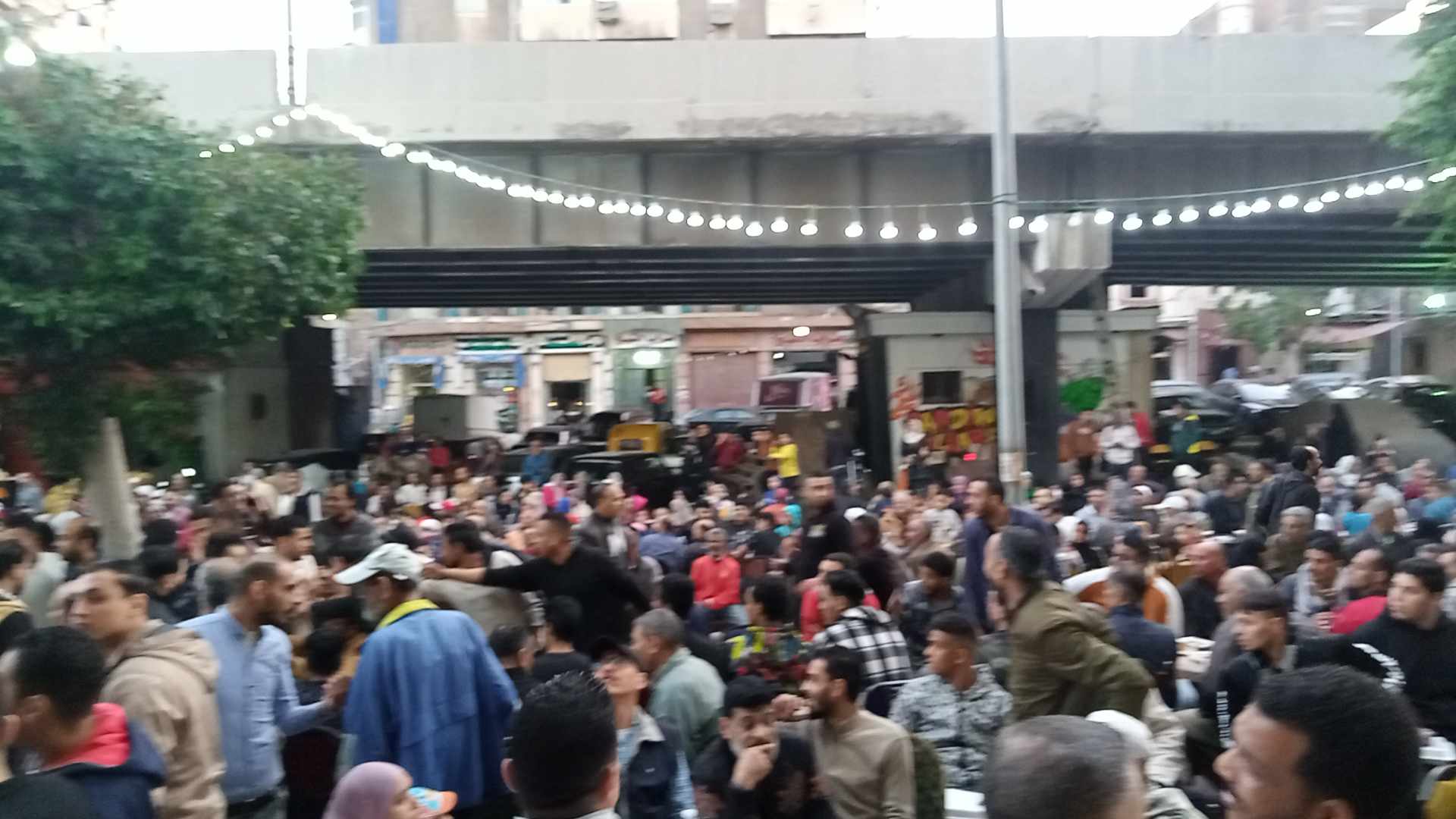 افطار المطرب الشعبي أحمد شيبة في الاسكندرية