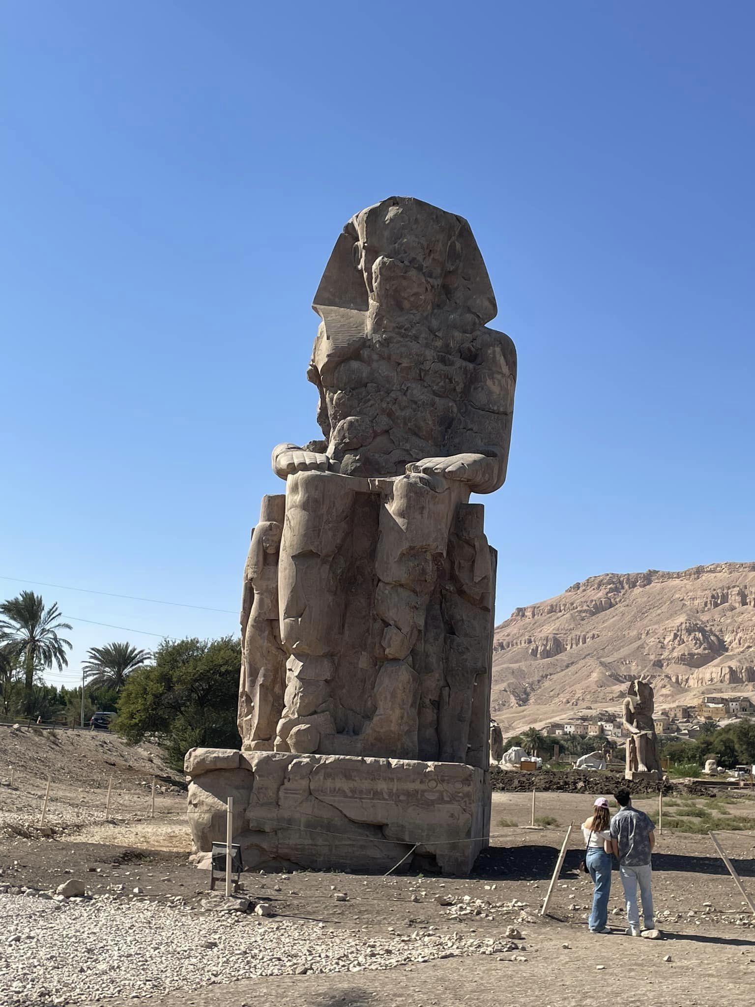 التمثال يعود للملك أمنحتب الثالث