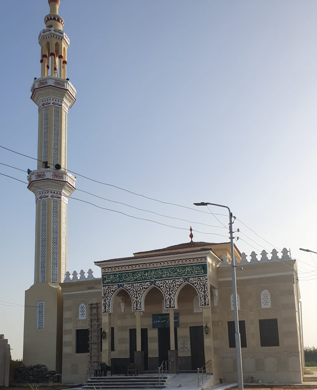 المسجد على مساحة 450 متر