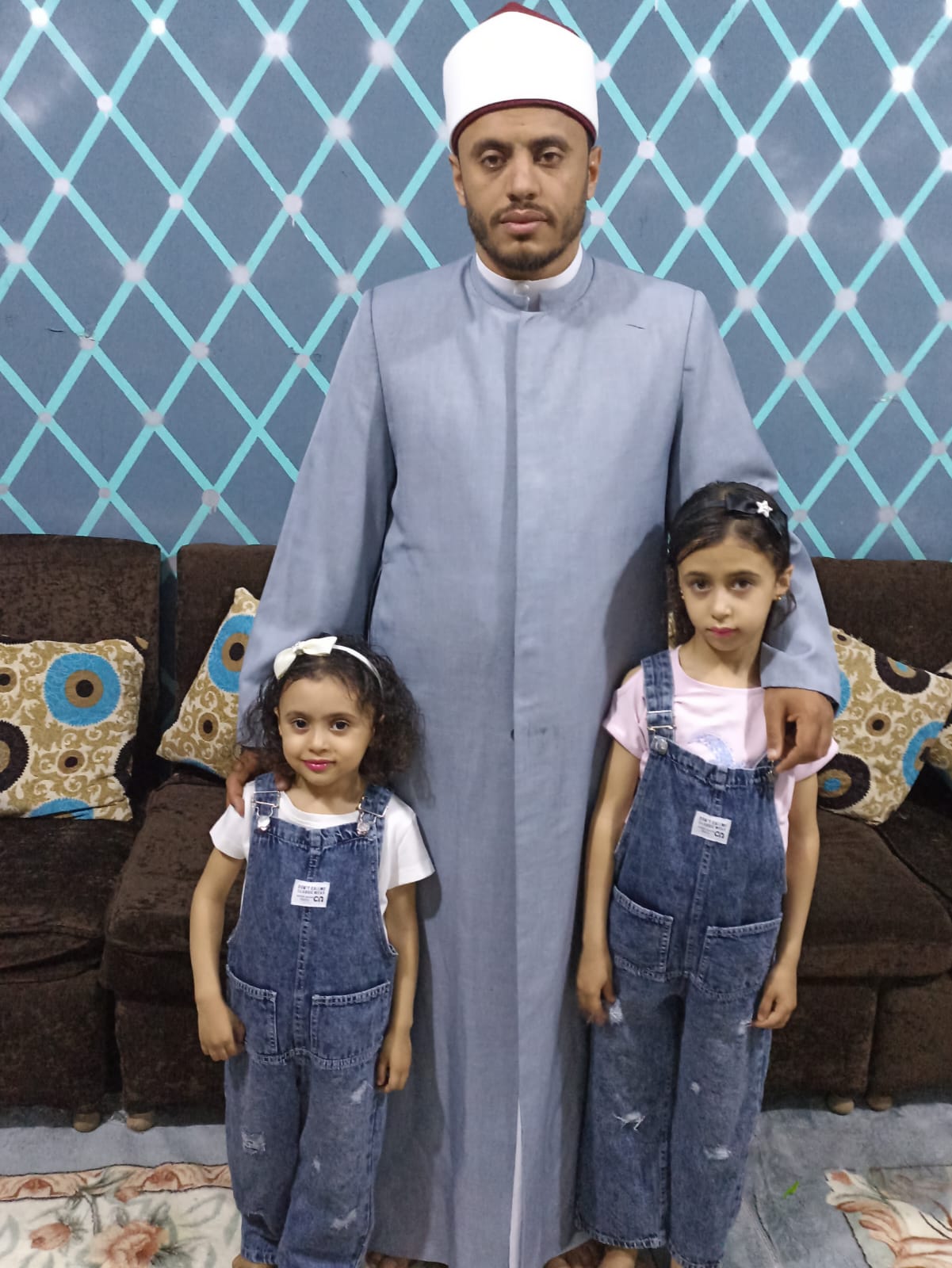 الشيخ أحمد شحاته وأطفاله