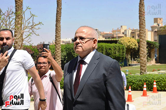الدكتور محمد الخشت رئيس جامعة القاهرة يشارك في تشيع جثمان الدكتور أحمد فتحي سرور