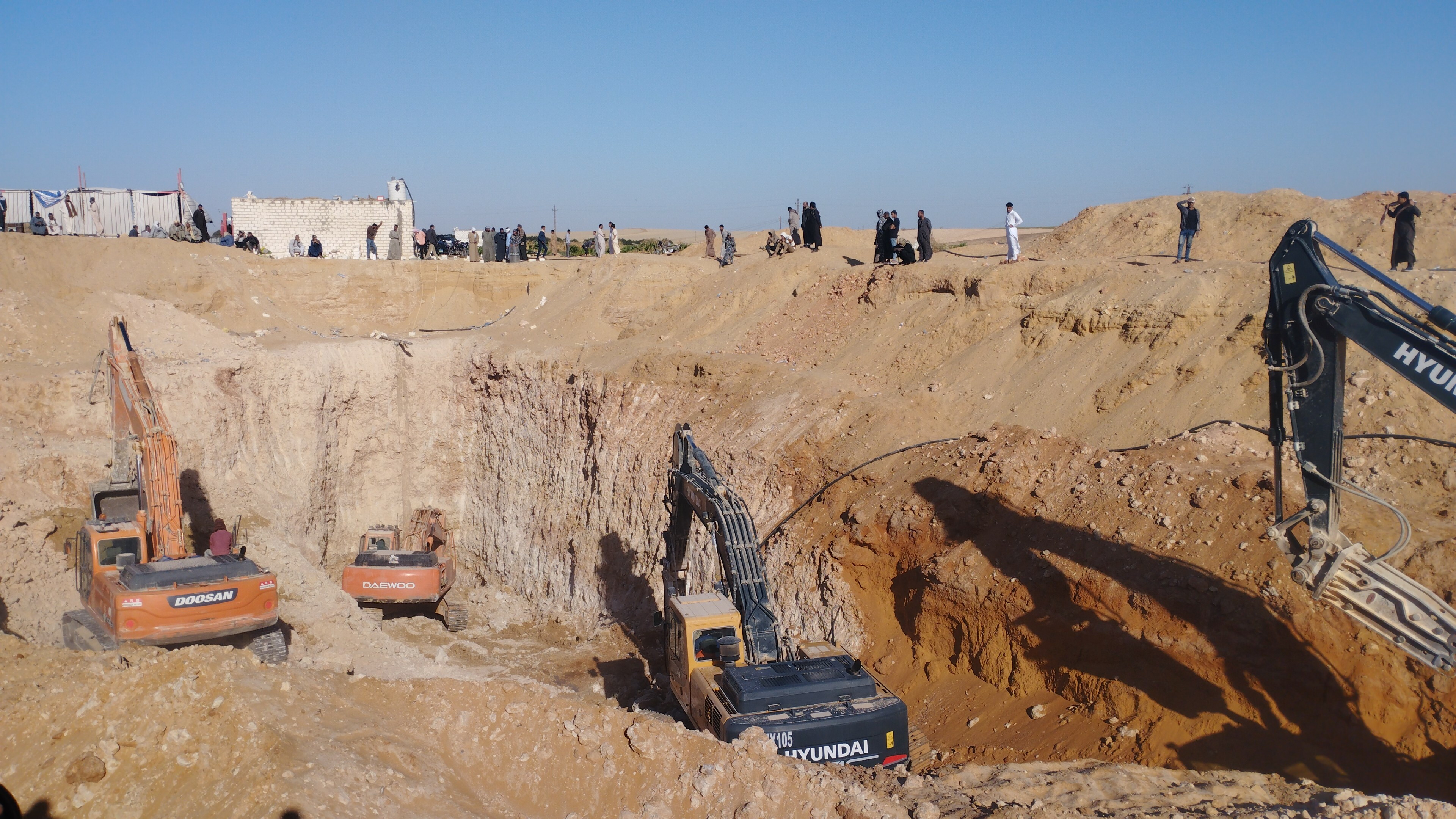 أعمال الحفر لاستخراج طه ريان المنيا (1)