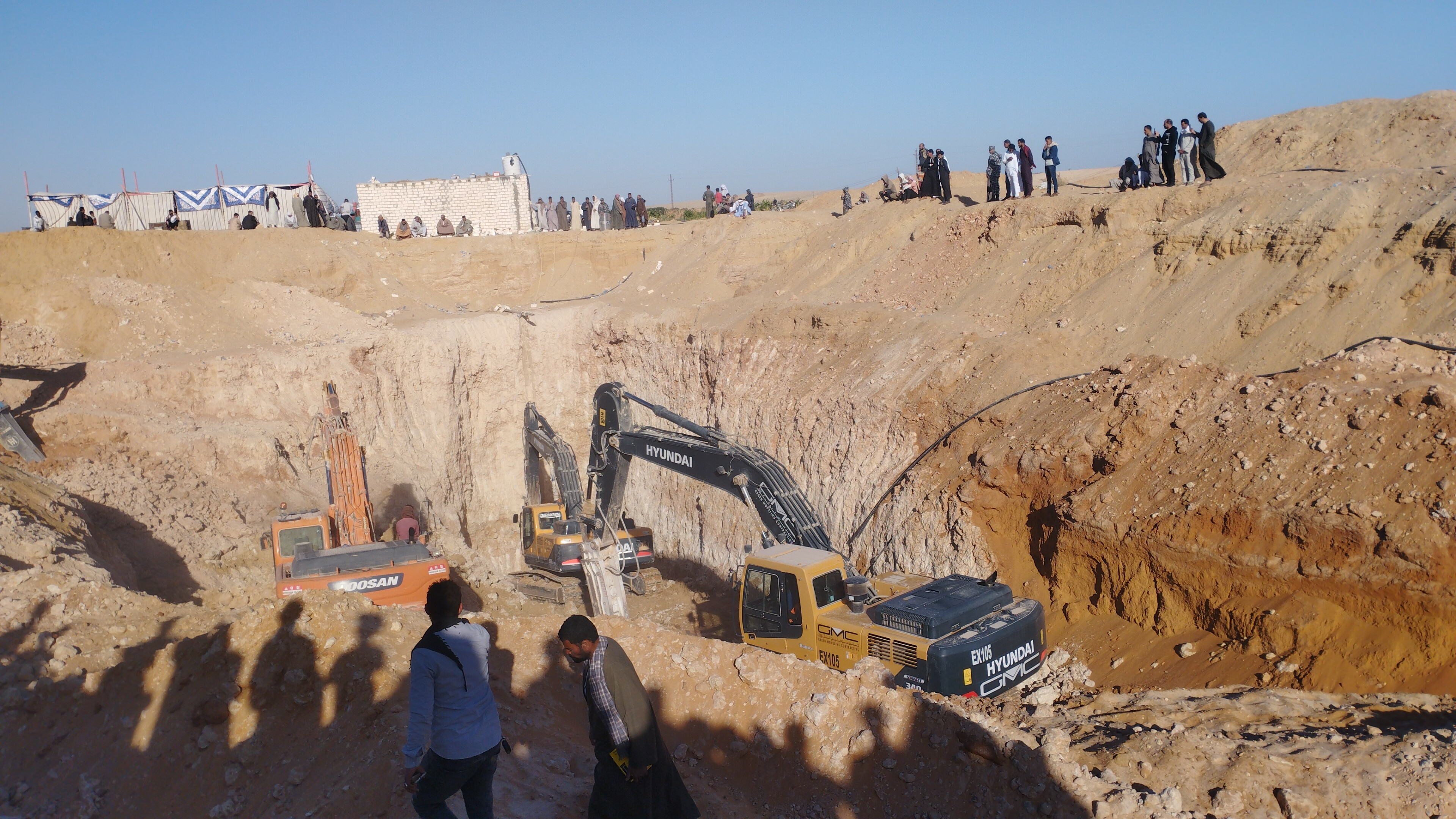 أعمال الحفر لاستخراج طه ريان المنيا (2)