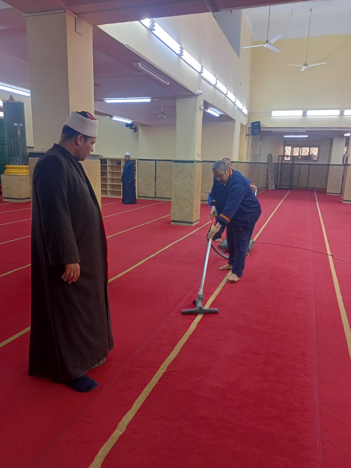 حملات نظافة بمساجد الجيزة استعدادا لعيد الفطر (12)
