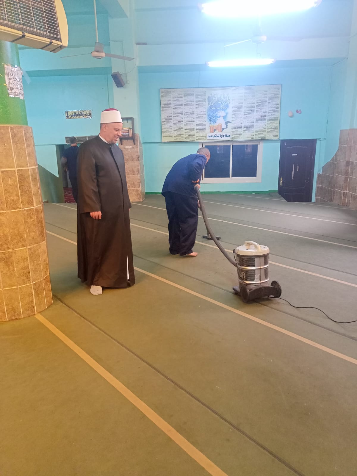 حملات نظافة بمساجد الجيزة استعدادا لعيد الفطر (11)