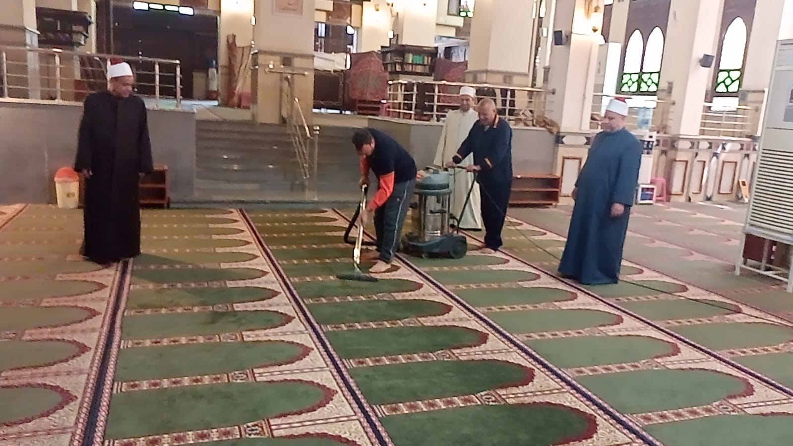 حملات نظافة بمساجد الجيزة استعدادا لعيد الفطر (9)