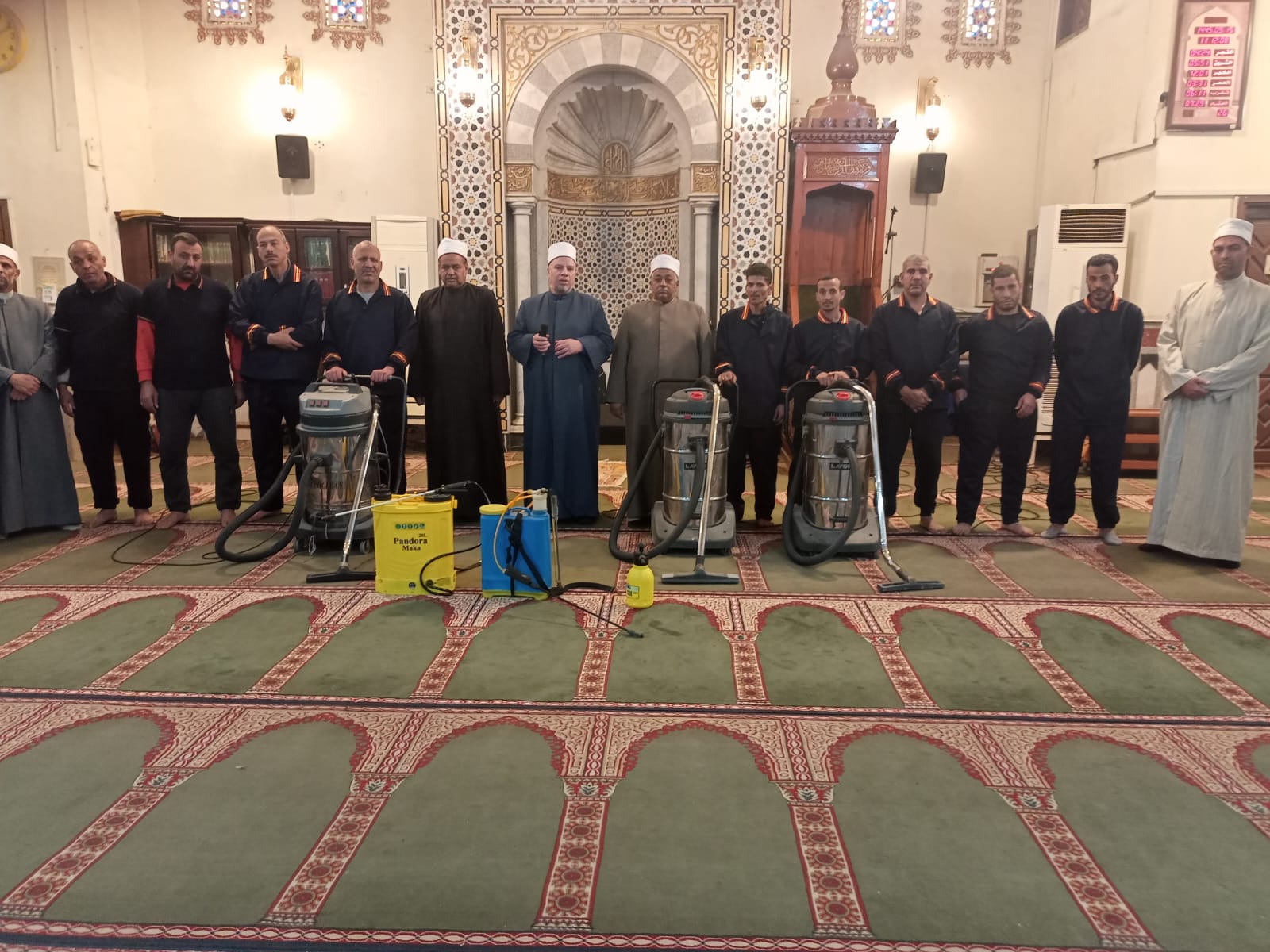 حملات نظافة بمساجد الجيزة استعدادا لعيد الفطر (10)