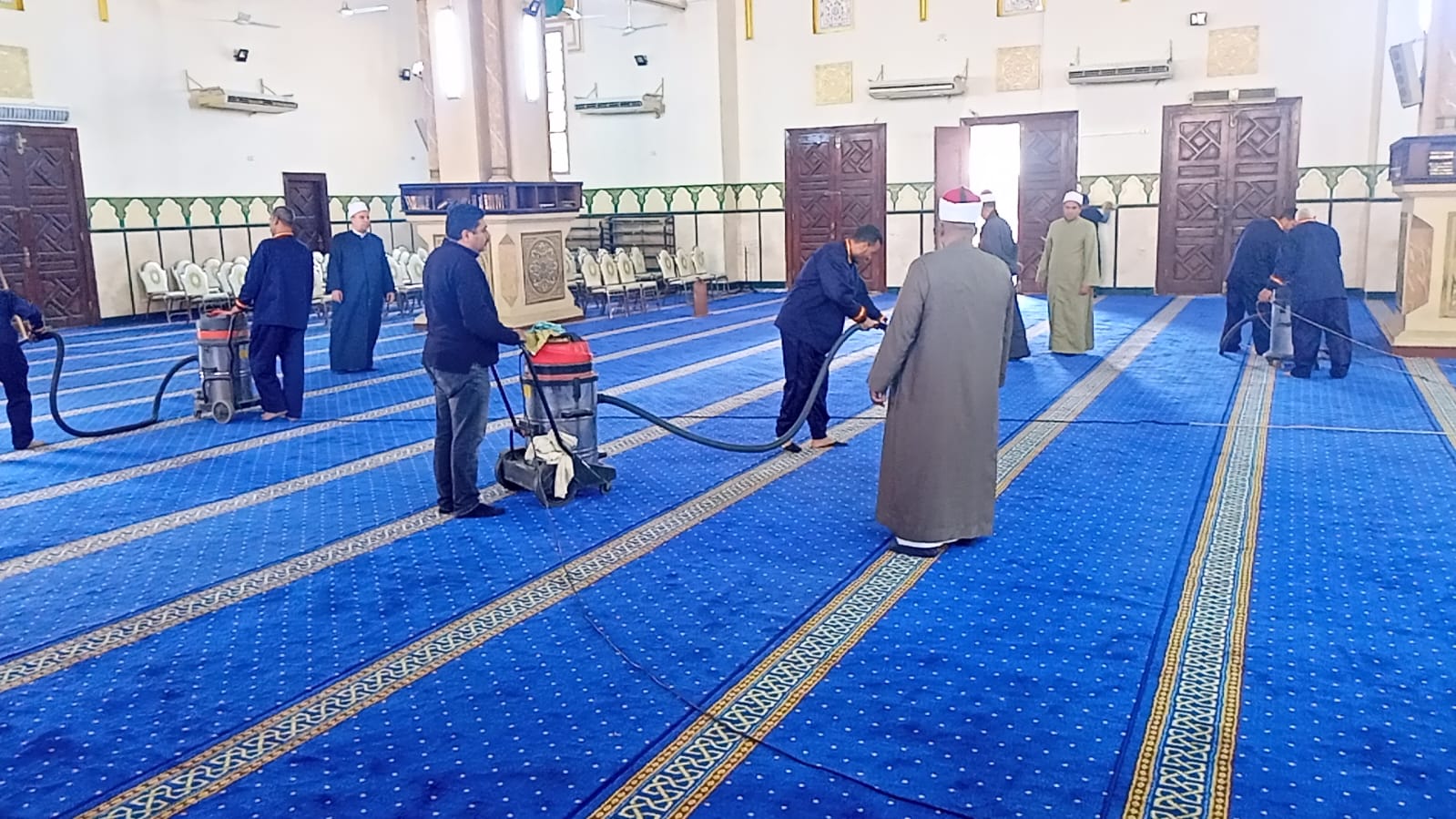 حملات نظافة بمساجد الجيزة استعدادا لعيد الفطر (13)