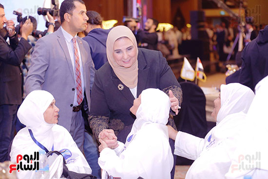 وزيرة التضامن وعدد من الأمهات المثاليات يهد تكريمهن ياحتفالية مستقبل وطن