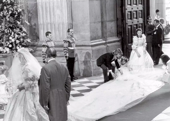 فستان زفاف الأميرة ديانا