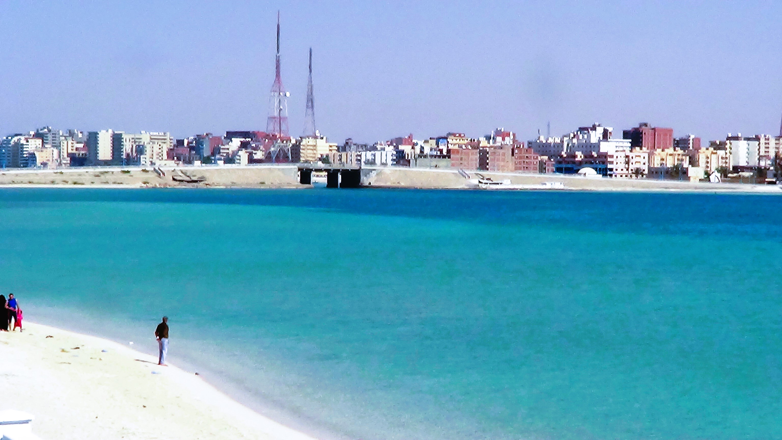 شاطئ روميل واطلالته الرائعة على مدينة مطروح