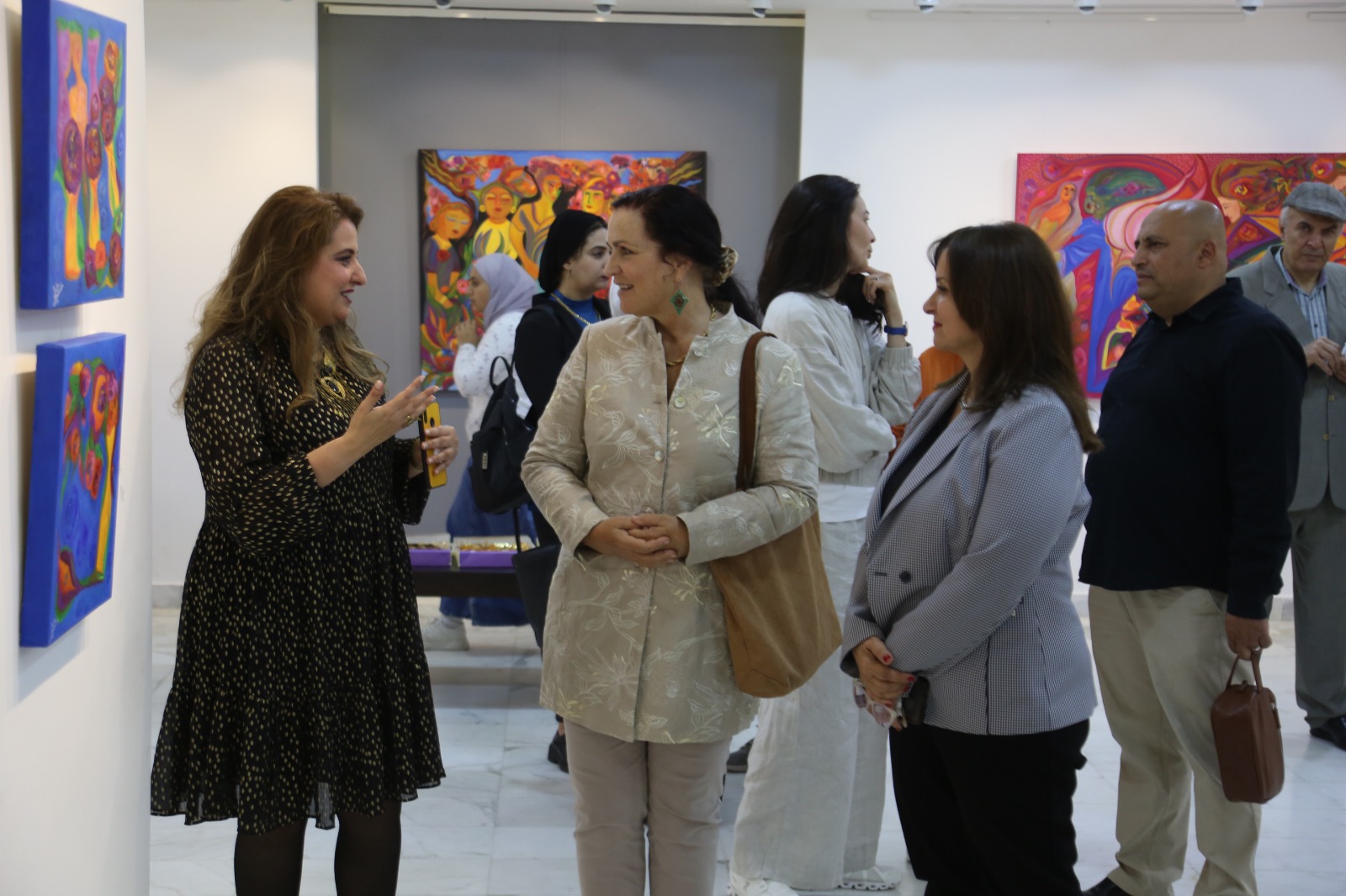 افتتاح معرض التشكيلية الأردنية دلندا الحسن