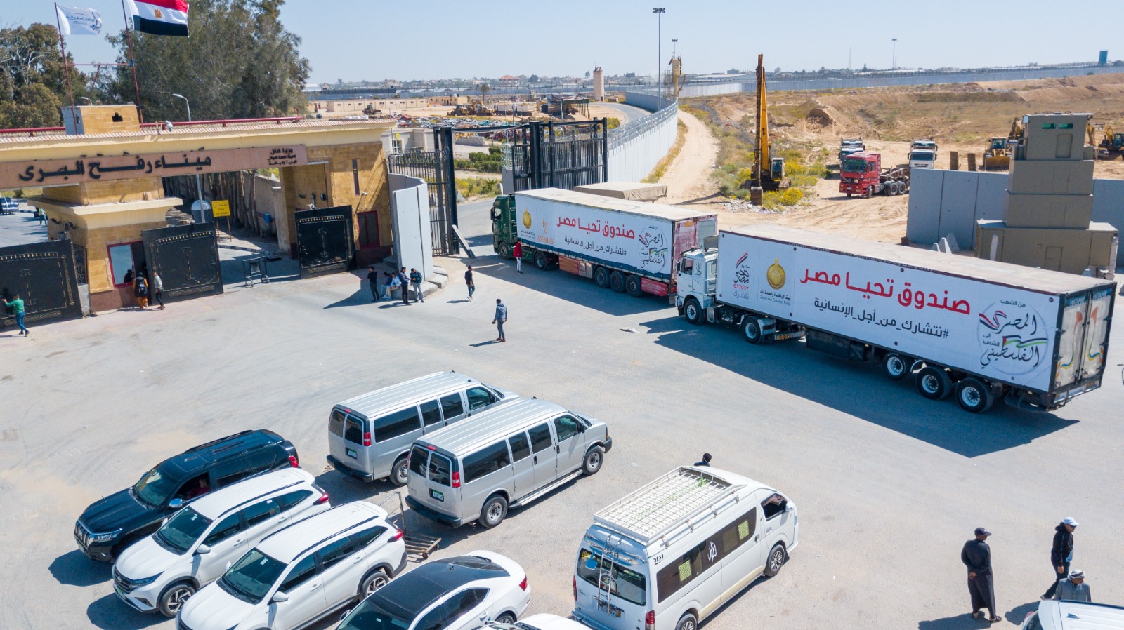 وصول القافلة الإغاثية الخامسة من صندوق تحيا مصر إلى الجانب الفلسطيني